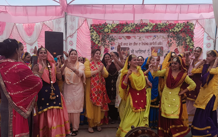 पूर्व सरपंच कमलजीत कौर के कुशल नेतृत्व में गांव महमदोवाल खुर्द में 'मेला तीयां दा' का आयोजन किया गया।